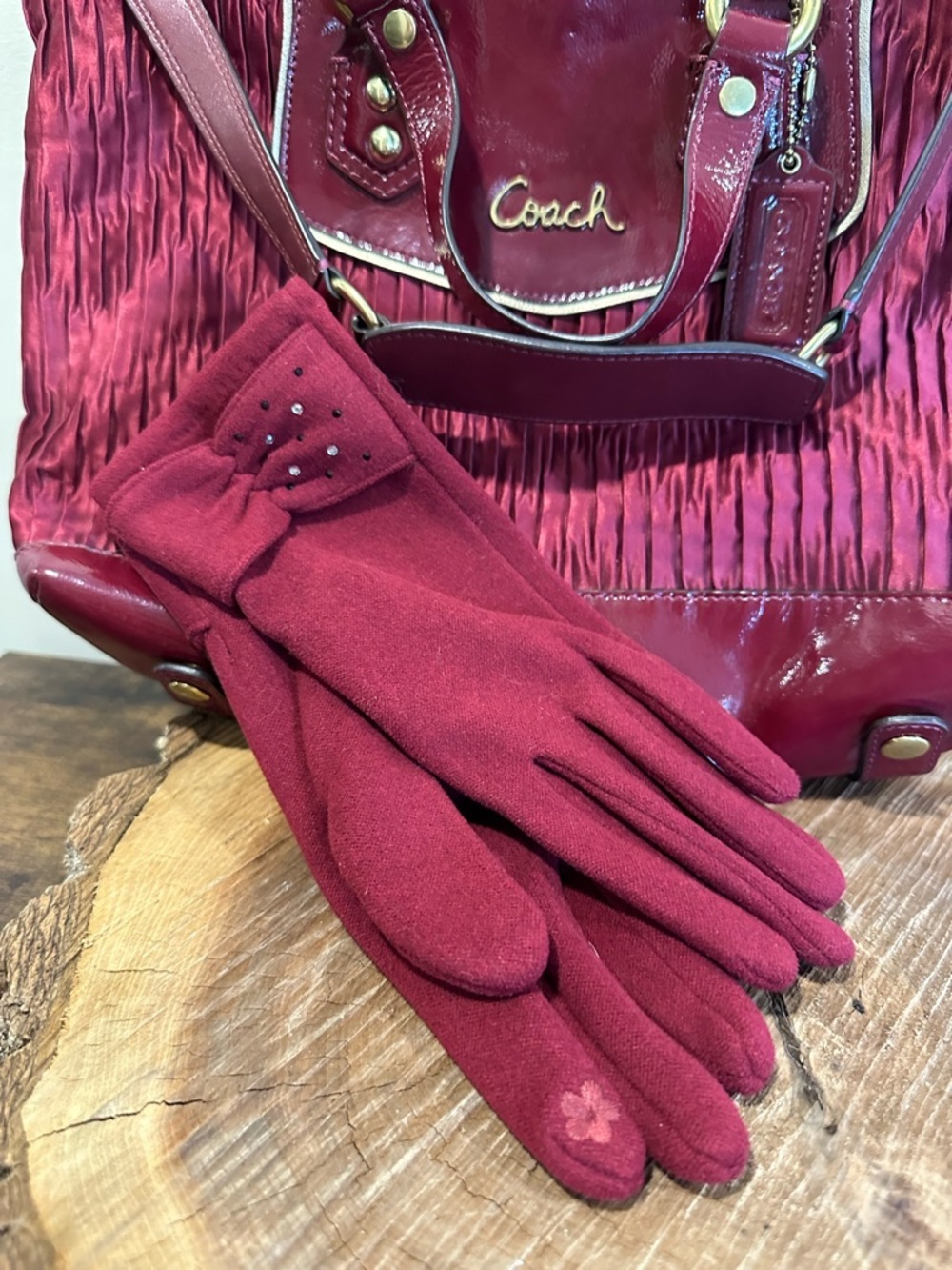 Women's Maroon Winter Gloves with Clover Detail - Picture 8 of 9